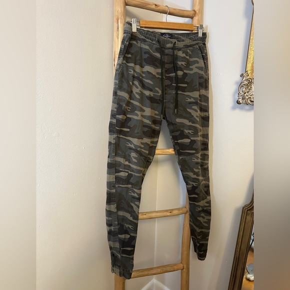 Across The Pond Men Green Camoflouge Tapered Stretch Camo Cargo Pants Size S - Picture 3 of 7